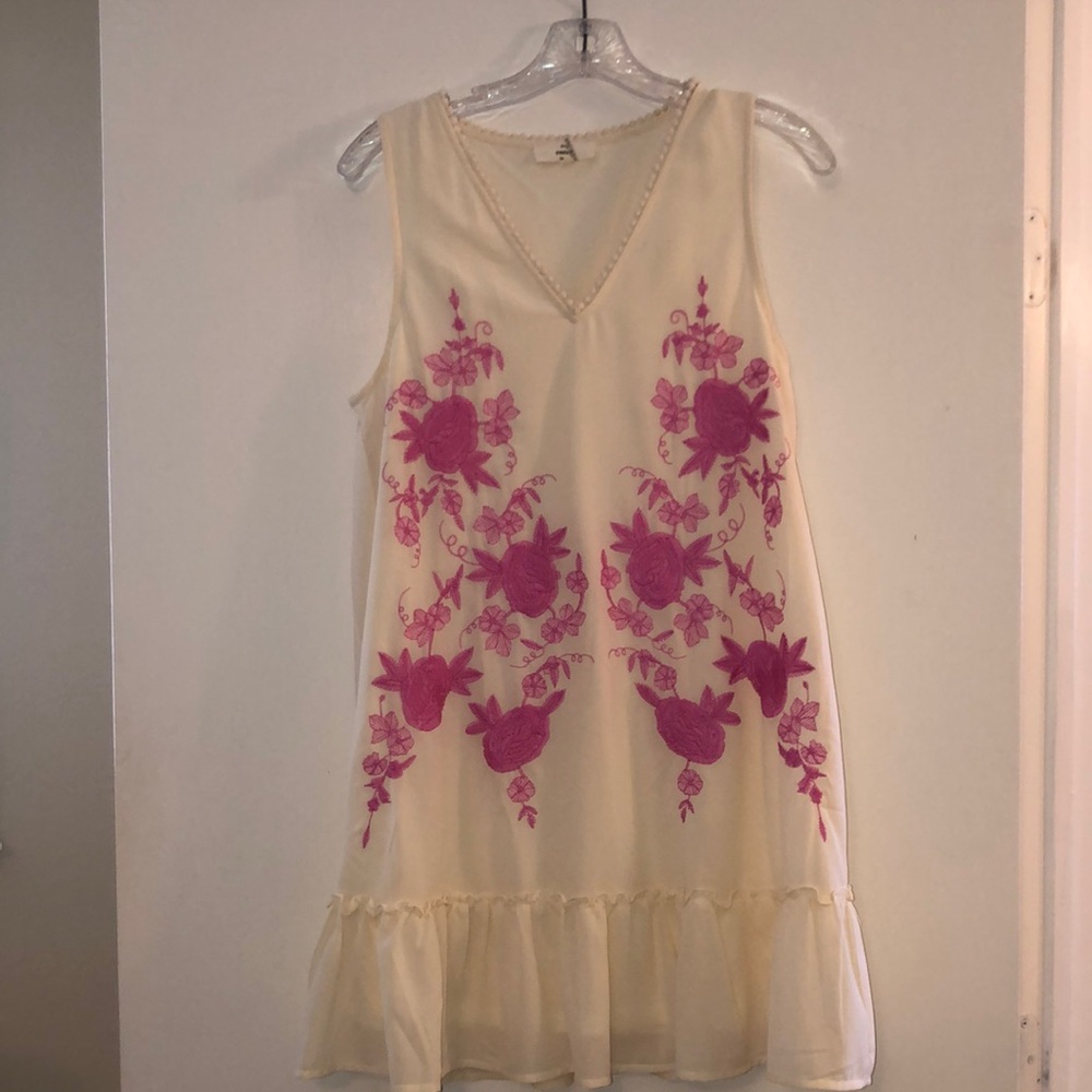 Embroidered shift dress